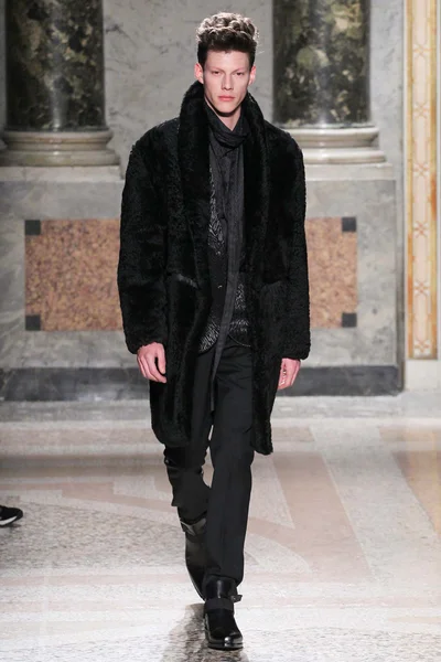 Look 26